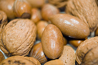 国产色域AV：霓虹幻境，极速穿梭的视听交响诗篇