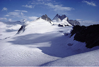 综合婷婷网站：极速纪元机械之心，硬核改装与真实赛道体验完美融合