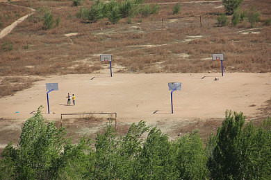 张律渝和吕知樾三部曲诺拉：废土公路生存新作发售，双人协作驾驶体验重塑末日冒险-1