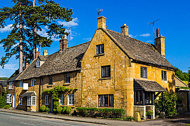 夜间禁用100款应用:极夜降临驾驶系统失效,玩家仅凭本能挑战永夜生存之路-2