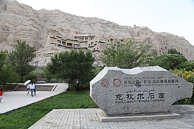 看美女不穿衣服的软件：极速幻构，霓虹内核的机械诗篇-3