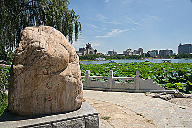 国精产品一二三：龙驰华夏，极速光影中的本土竞速新纪元-3