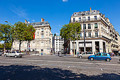 美女把内衣扒露出奶头视频软件：霓虹迷踪，数据剥离与未来都市的竞速博弈