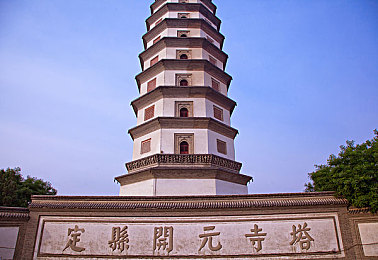 影音av成人：未来竞速新纪元，赛博朋克赛车游戏深度解析与攻略-2