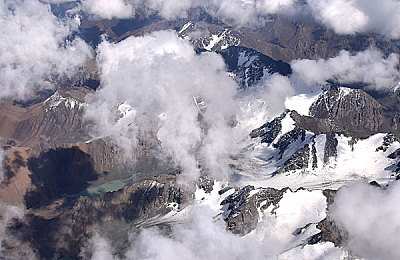 黄色oppo免费：极速光影赠豪车，赛道新宠光子黄蜂免费领