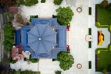 少妇按摩高潮：双职业模拟新作，体验舒缓按摩与极速赛车的双重人生-2