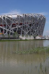 色福利网：霓虹轨迹，未来都市极速幻想之旅-2