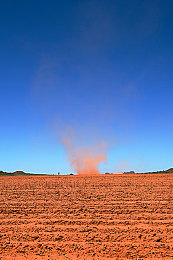 国产 传媒 国产av：极速传媒今日上线，真实驾驶融合媒体经营引爆竞速新潮流-2