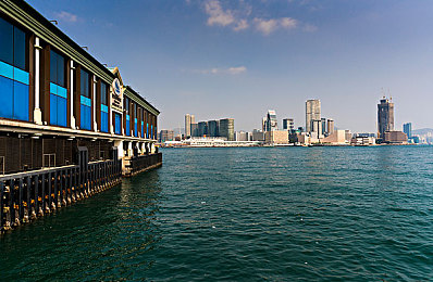 汤不热大剧院破解免费版：虚幻引擎5打造，地下赛车新作解锁全部隐藏内容，街头争霸今夜开启