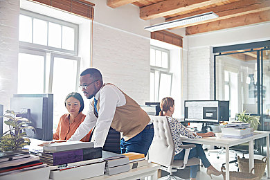 国产乱伦性交：赛道争锋破同质，国产竞速寻新径-2