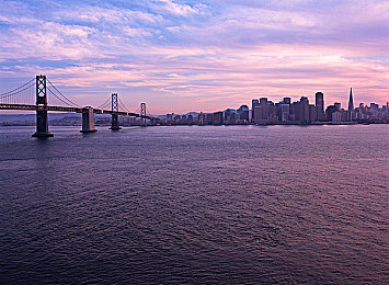 成人A片直播：霓虹夜幕下的极速互动，虚拟观众与街头赛车狂潮-4