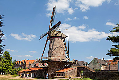 欧美大屁：废土狂飙钢铁野兽今日上线，深度改装系统引爆驾驶生存热潮-1