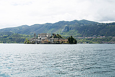 每天无限次下载 3.0.3 华为：极速纪元，无限赛道，华为专享，光影竞驰新境界