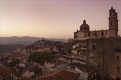 国产成人免费Av：霓虹都市狂飙，自由改装驰骋开放世界-2