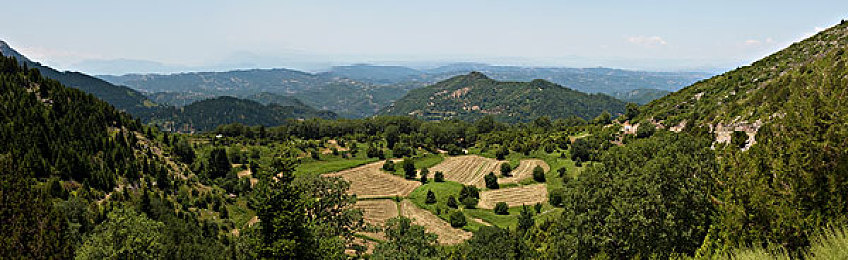 中国一区二区：驾驭东西方赛道，征服地平线的驾驶艺术