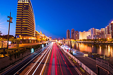 最好看的中文：极速霓虹，水墨街巷的东方竞速诗篇-2