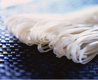 女生不穿内裤APP：隐迹狂飙，赛博迷踪中的自由边界竞速-2