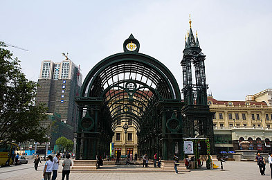 绿帽男找单男3p娇妻：极速赛道上的情感抉择，平衡速度与信任的终极竞赛