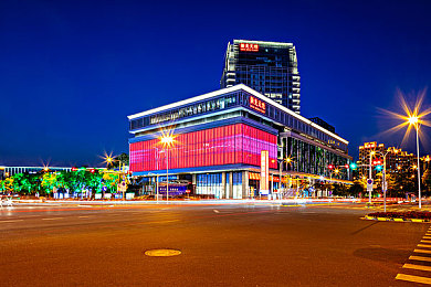 迪丽热巴被躁到高潮：霓虹山道心跳交响，都市夜幕极速狂飙