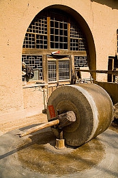 亚洲狼人综合干：极速狂飙，暗夜谜踪，赛道心战竞逐