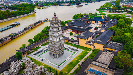 成人女优AV电影:《夜行飙客:霓虹深渊》今日上线,赛博竞速引爆视觉革命,掌握霓虹赛道终极攻略-2