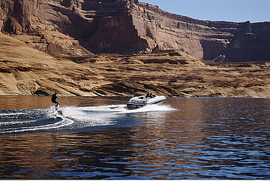 国产乱伦视：血脉同源，赛道争锋，中国汽车工业竞速纪事