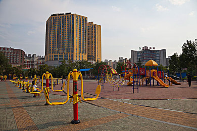 蜜桃视频伦理：都市狂飙抉择之路，驾驶与道德交织的竞速新体验-3