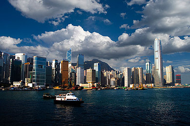 亚洲一区二色：霓虹双车切换，征服极速都市的策略竞速对决-2