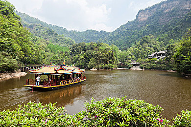 黄色软件下载安装330最新版oppo：极速幻影，霓虹赛道上的终极竞速挑战