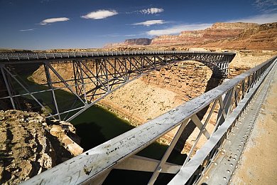 西方37人文大但艺术图片：轮迹刻写荒原史诗，心绪漫游黄昏公路