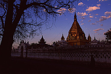 红挑：极限竞速新标杆，征服纽北终极挑战，体验拟真驾驶艺术-2