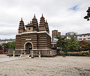 午夜商店：霓虹都市竞速传奇，用速度改写夜幕下的街头规则-2