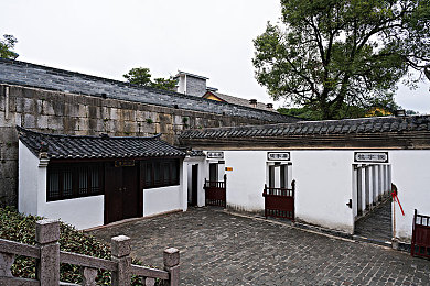 黄色软件下载3.0.3每天无限免费大全安卓：每日无限畅玩，极速狂飙安卓版带来真实赛车盛宴