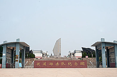 中韩三级：东方极速改装，双雄赛道争锋，体验巅峰驾驶对决-1