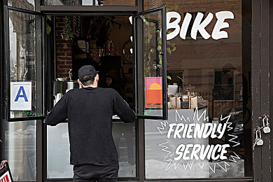 黄色软件app下载3.0.3免费装妆2023网页视频:《街头涂装师2023》全新版本免费上线,打造专属梦幻座驾-2