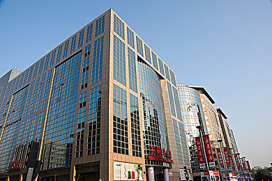 中国少妇xXX：都市极速多重赛道，驾驶平衡真实人生-2