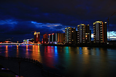 ssis698：驾驭代码征服赛道，体验编程与极速融合的传奇之旅