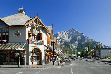 十大黄色禁用软件：都市风暴竞速攻略，合规使用性能模块驰骋赛道-1