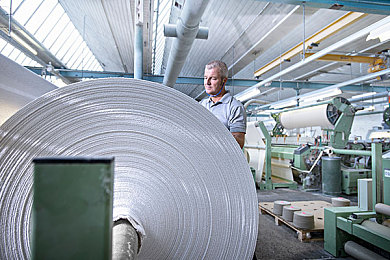 男生和女生日逼的软件：极速代码，双线竞逐，虚拟都市的编程竞速之旅-3