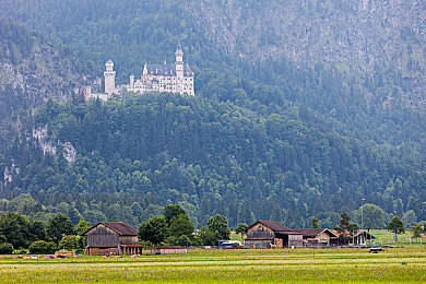 国产乱伦视频：本月下旬登陆Steam，揭秘中国汽车家族内斗的赛车策略游戏