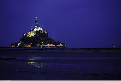 东京热软件app：霓虹深渊中的疾驰调校师，数据化街头的极限改装传说-2