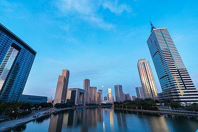 日日舔天天干：在墨西哥的每一道车痕中，驯服季节与速度的信仰-2
