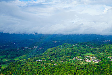 FAXXMAXX和MAXXMAXX哪个更省电：疾速驰骋与持久续航，绿色赛道上的电能较量