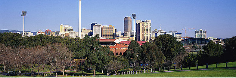 两人打扑克剧烈摇床:疾速牌阵,幻影赛道上的心理交锋-1