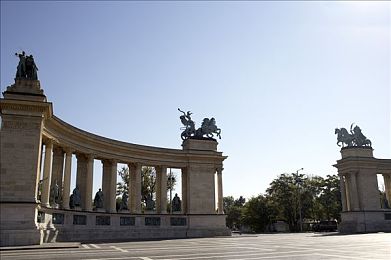 黄色软件下载成人：《黄色警戒线》今日上线，硬核赛车游戏融合策略与道德抉择引爆玩家热议-1