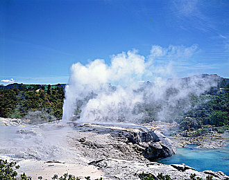 极品無毛一线天馒头：极速穿行，险峻峡谷的精准驾驭与纯粹竞速艺术