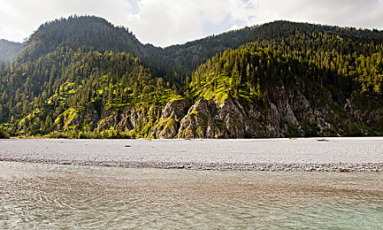 扒开蕾丝植入小内内：赛博黑客潜入新作今日发售，破解霓虹谜题直面企业核心-3