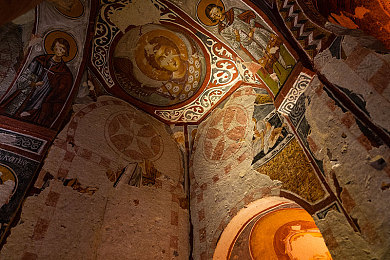 迪丽热巴被：虚拟偶像惊现赛博都市，极速幻影开启明星追击战-2