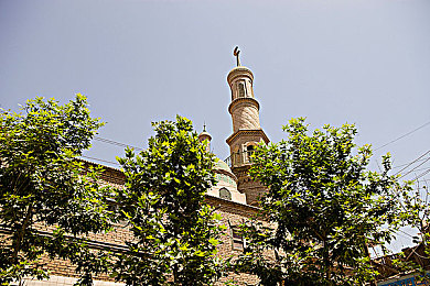 国产天美传媒:霓虹城速度传说,改装车与自媒体双线竞速新体验-2