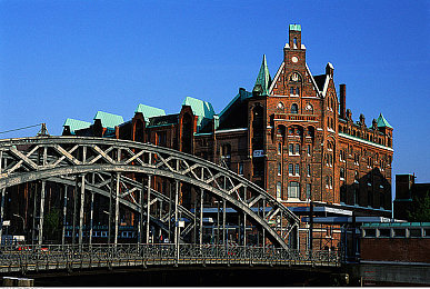 黄色软件入口：《极限改装街头狂飙》隐藏机制曝光，违规改装部件解锁攻略全解析-3